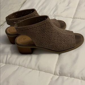 Girls size 3 peep toe shoes